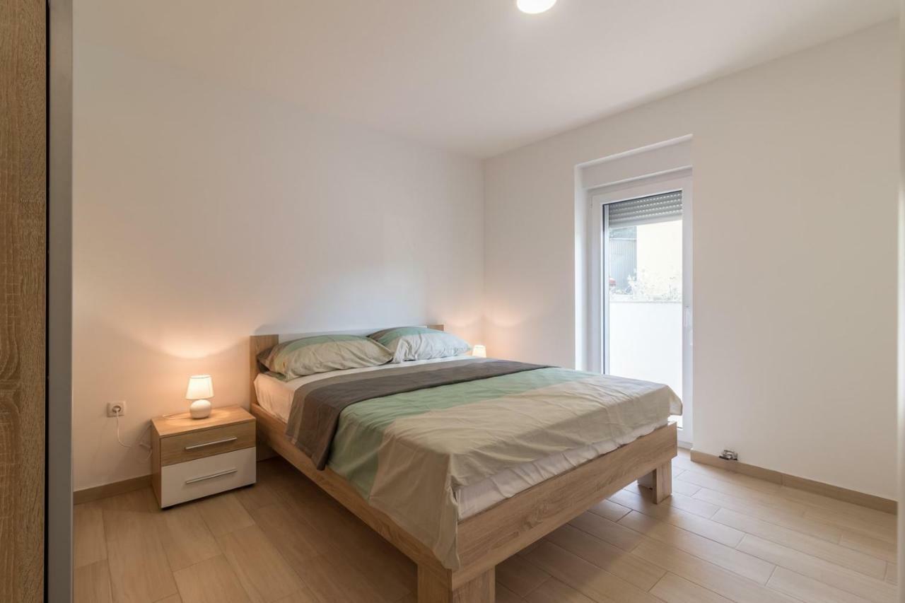 Apartments Mira Пула Екстериор снимка