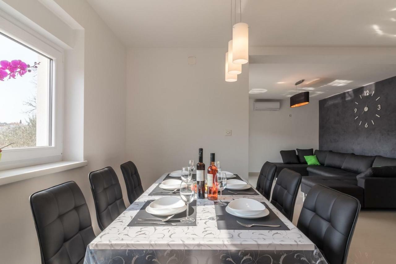 Apartments Mira Пула Екстериор снимка