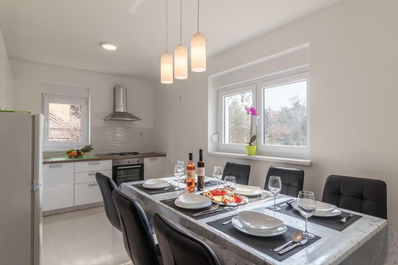 Apartments Mira Пула Екстериор снимка