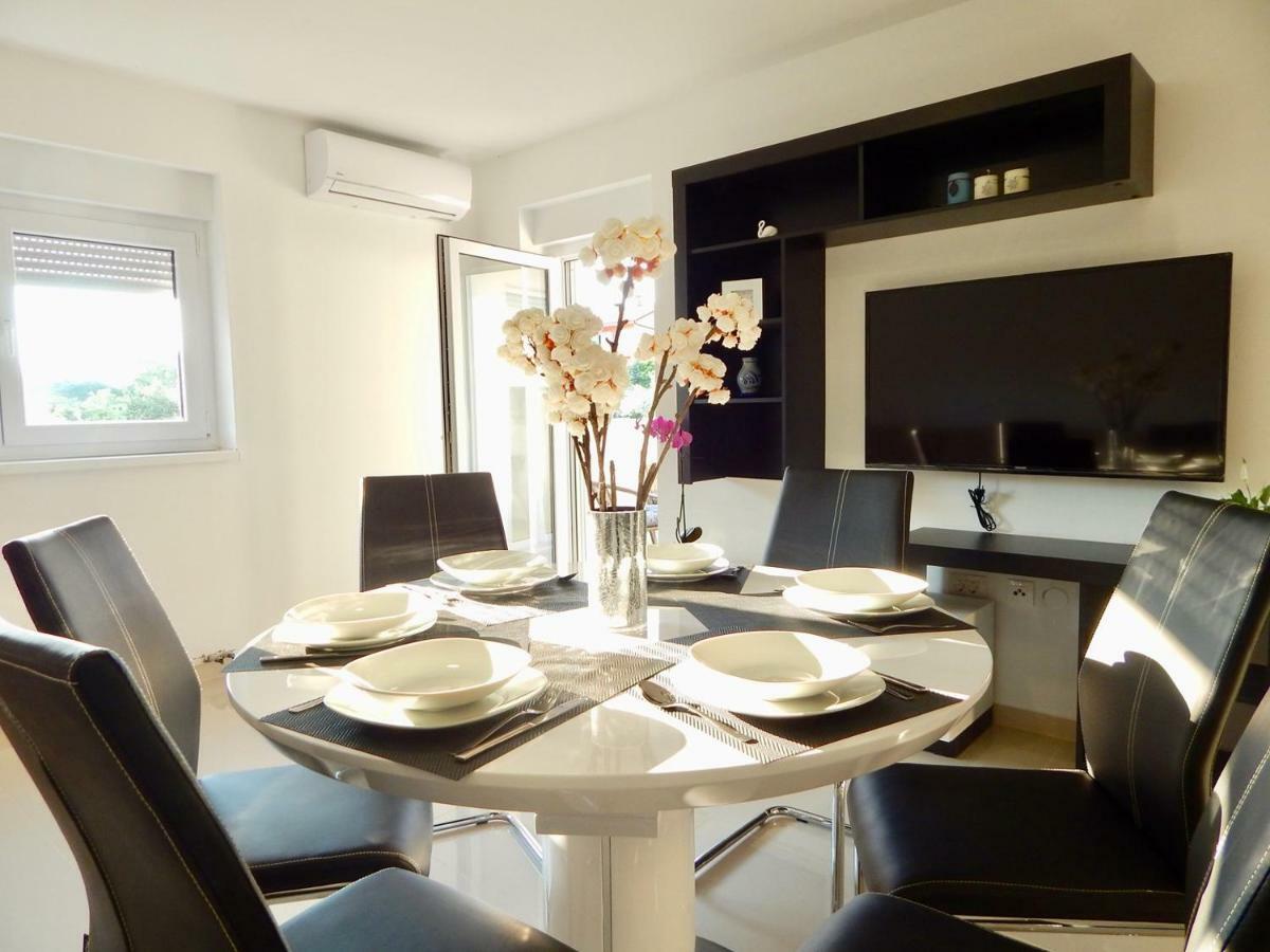 Apartments Mira Пула Екстериор снимка