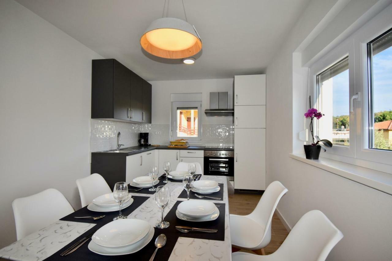 Apartments Mira Пула Екстериор снимка